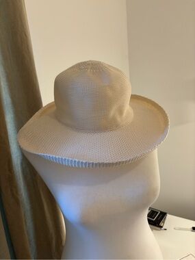 Cream Wide-Brim Knit Summer Hat